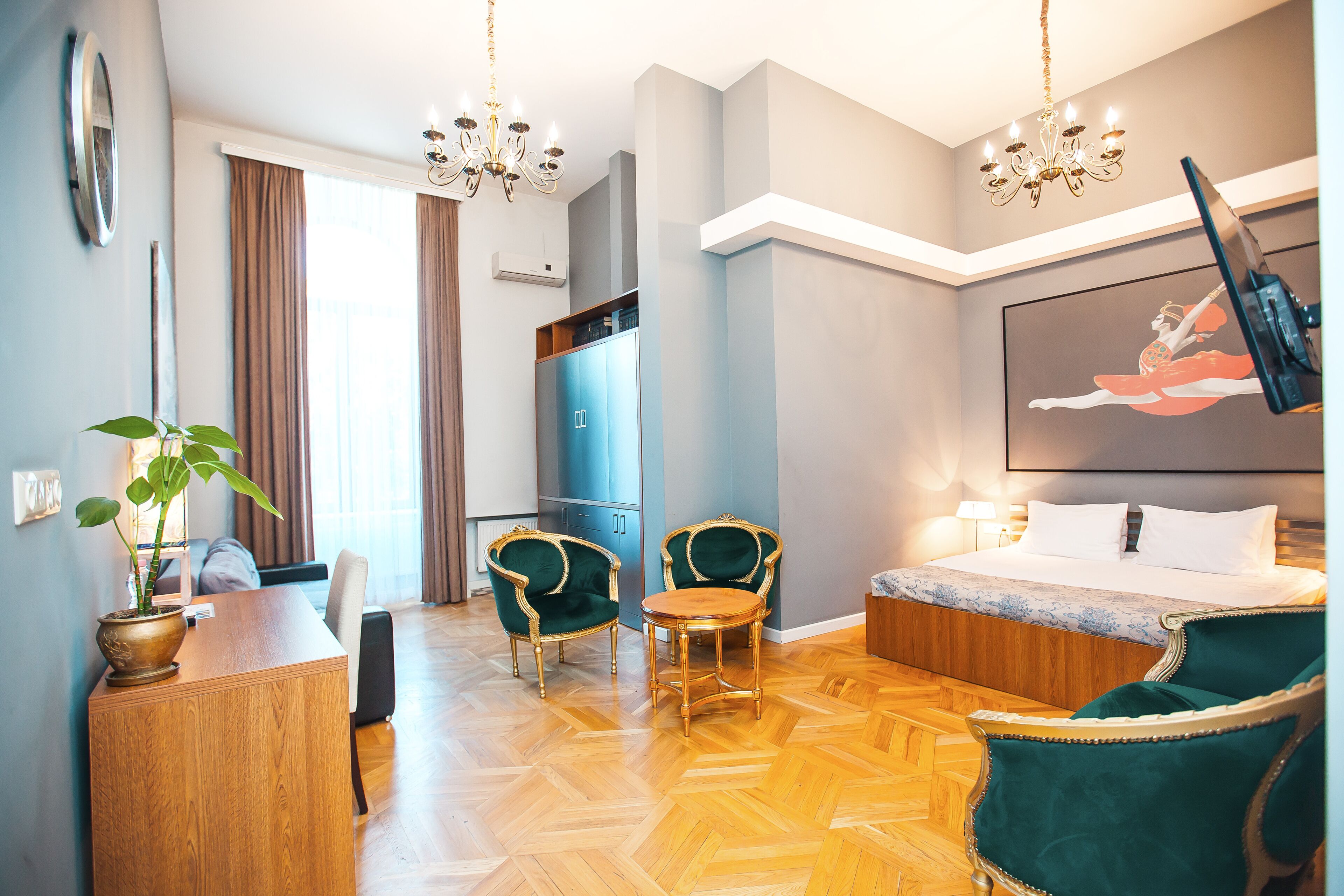 studio apartment | in-room safe, desk, soundproofing, iron/ironing board