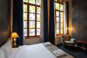 Junior Suite | In-room safe, desk, soundproofing, iron/ironing board
