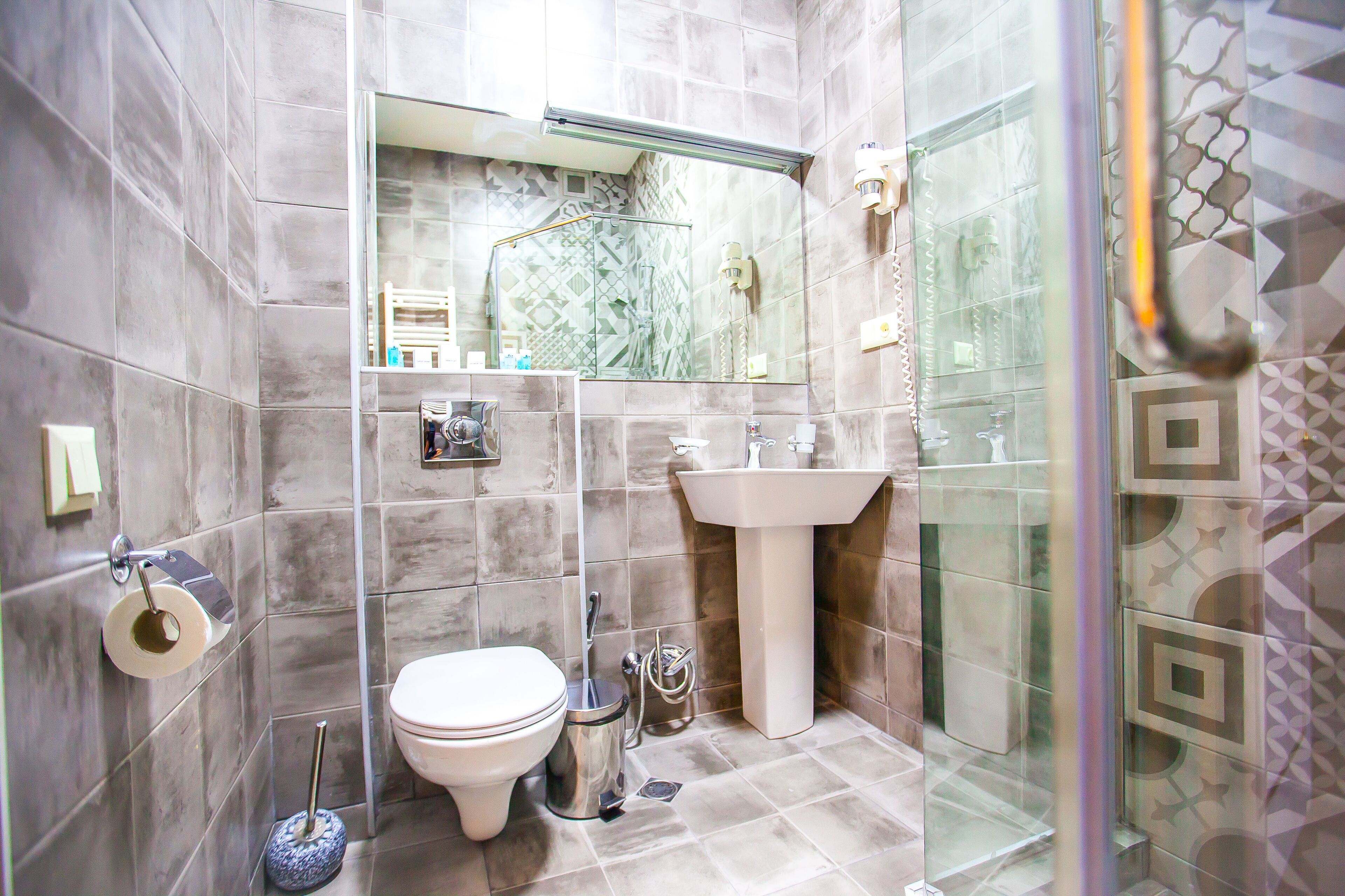 classic double room, balcony | bathroom | free toiletries, hair dryer, bathrobes, slippers