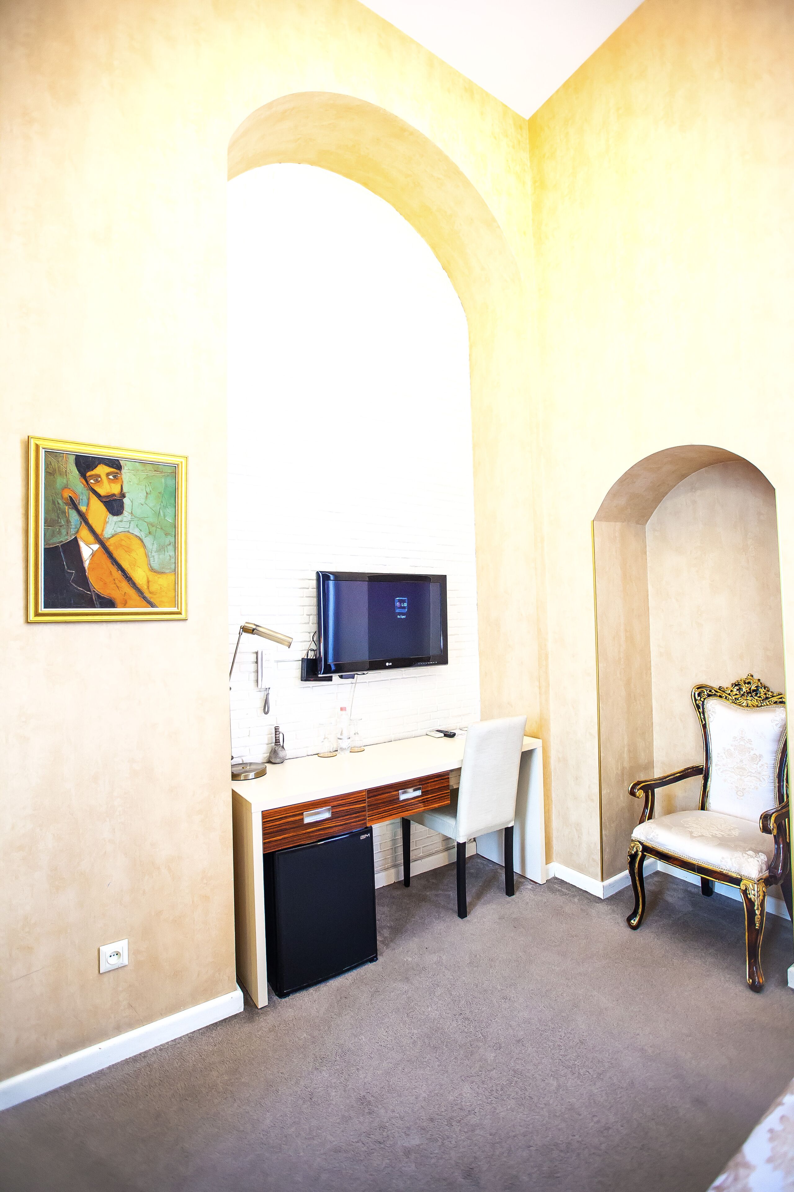 standard double room | in-room safe, desk, soundproofing, iron/ironing board