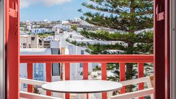 Cozy Balcony Room | In-room safe, individually decorated, individually furnished