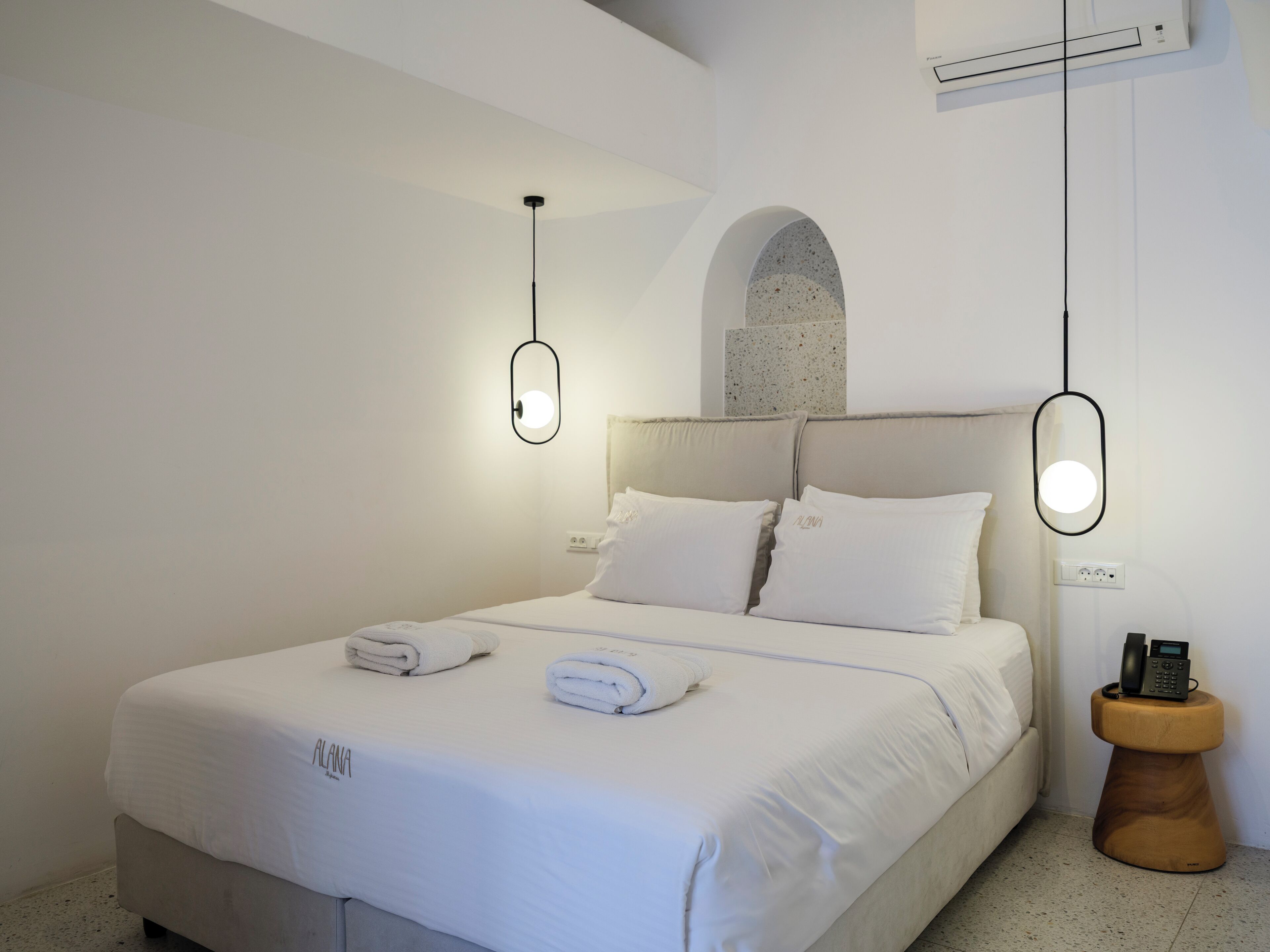 Cozy Room | Két bảo mật tại phòng, trang trí khác biệt 