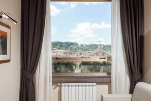 Triple Room | Premium bedding, minibar, in-room safe, desk - Window on Rome (Rome)