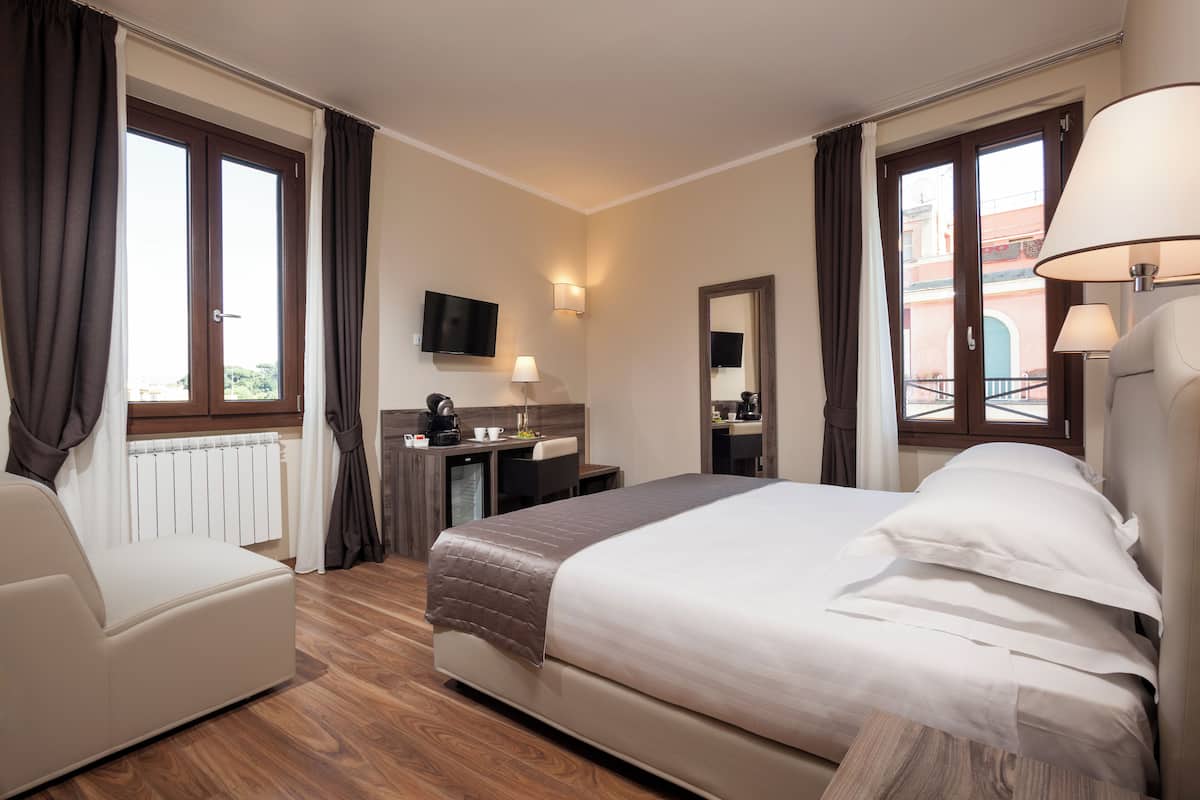 Habitación doble superior | Ropa de cama de alta calidad y minibar