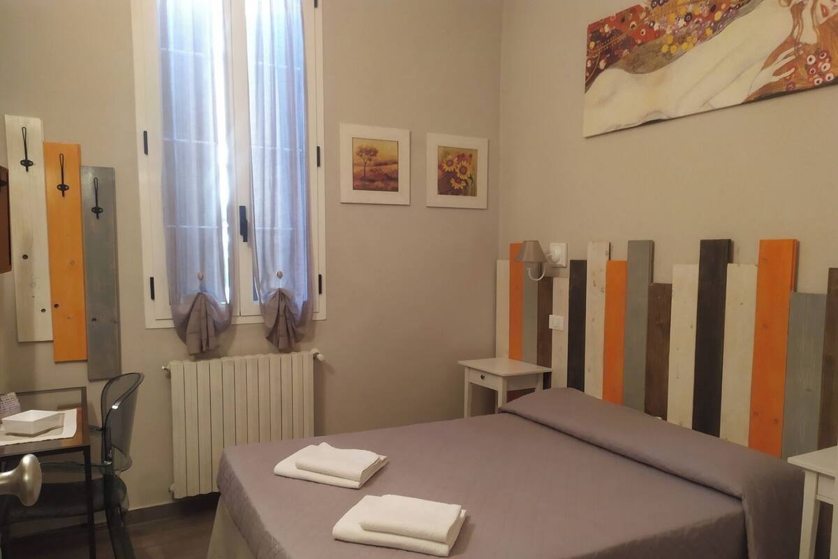 Single Room | Down comforters, desk, blackout drapes, WiFi (free)
