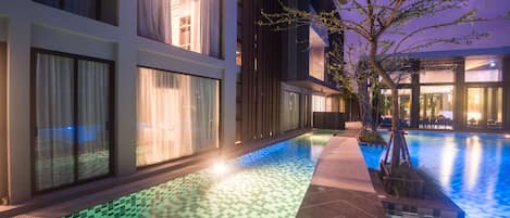 Outdoor pool, pool loungers