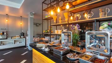 Café da manhã com buffet todos os dias (THB 400 por pessoa)