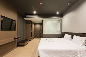 Deluxe Room | In-room safe, laptop workspace, rollaway beds, free WiFi - Maya Phuket Airport Hotel (Sa Khu)