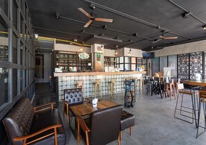 Bar (on property) - Maya Phuket Airport Hotel (Sa Khu)
