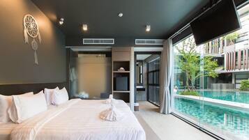 Grand Deluxe Pool Access | In-room safe, laptop workspace, rollaway beds, free WiFi
