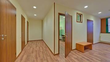 Economy-yhteismajoitus, jaettu kylpyhuone | Äänieristys, lisävuoteet, ilmainen Wi-Fi