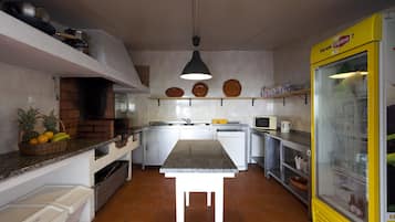 Daily continental breakfast (EUR 6.00 per person)