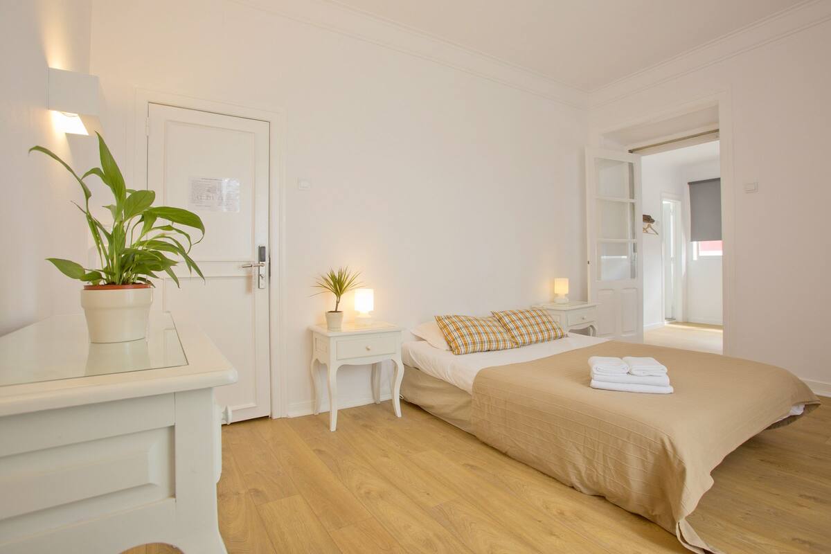 Wifi gratis y ropa de cama