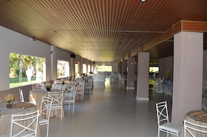 Café da manhã e almoço