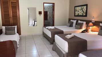 Family Room | Room amenity