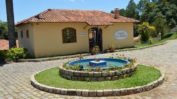 Fachada da propriedade