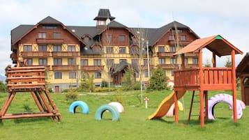 Children’s play area – outdoor