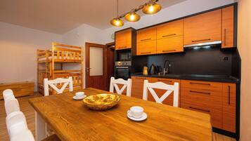 Apartamento luxo | Opções para refeição no quarto