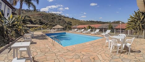 Indoor pool, 2 outdoor pools, pool loungers