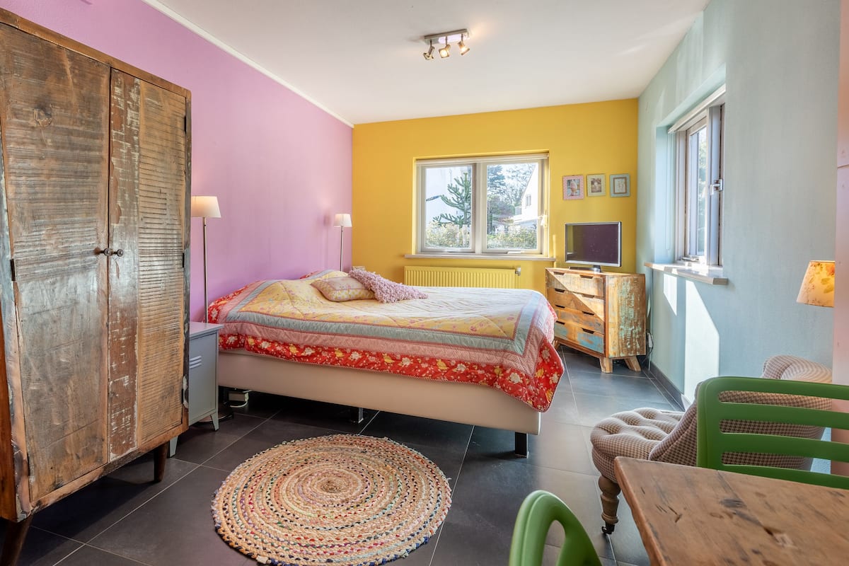 Luxe kamer, bubbelbad, op benedenverdieping | Hypoallergeen beddengoed, een kluis op de kamer, gratis wifi, beddengoed