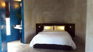Standard-Doppelzimmer, Poolblick (Men Only) | Minibar, Zimmersafe, Schreibtisch, kostenloses WLAN