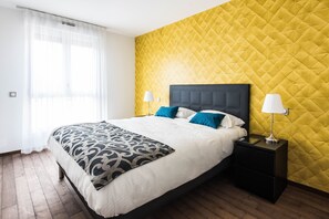 Premium bedding, in-room safe, desk, soundproofing - Les Appartements Paris Clichy (Clichy)