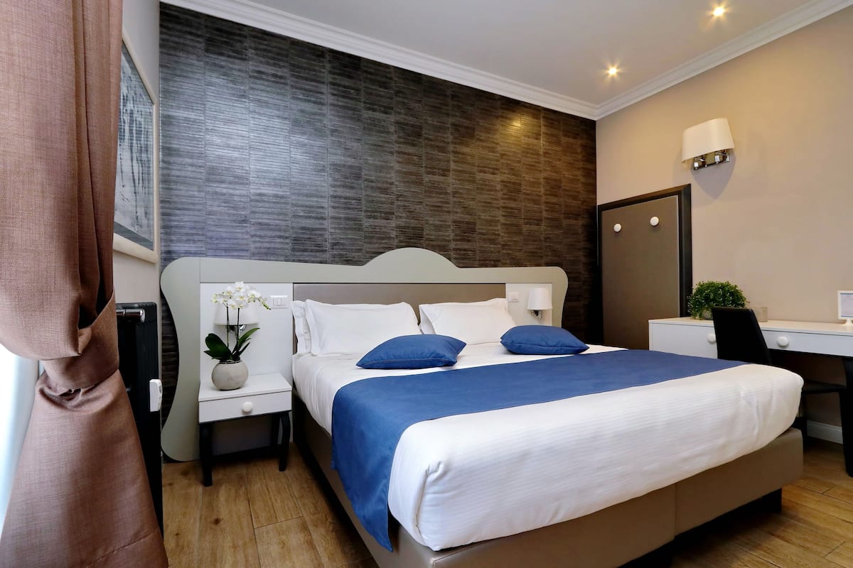 1 bedroom, Egyptian cotton sheets, premium bedding, minibar