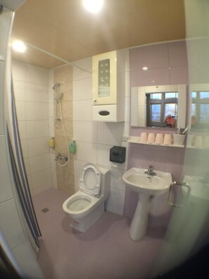 淋浴設備、免費梳洗用品、風筒、拖鞋