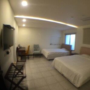 Deluxe Triple Room | Desk, blackout curtains, free WiFi, bed sheets - Kenting Heng-Chung Art Hostel (Hengchun)