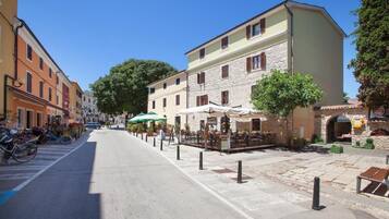 1 bedroom, premium bedding, minibar, in-room safe