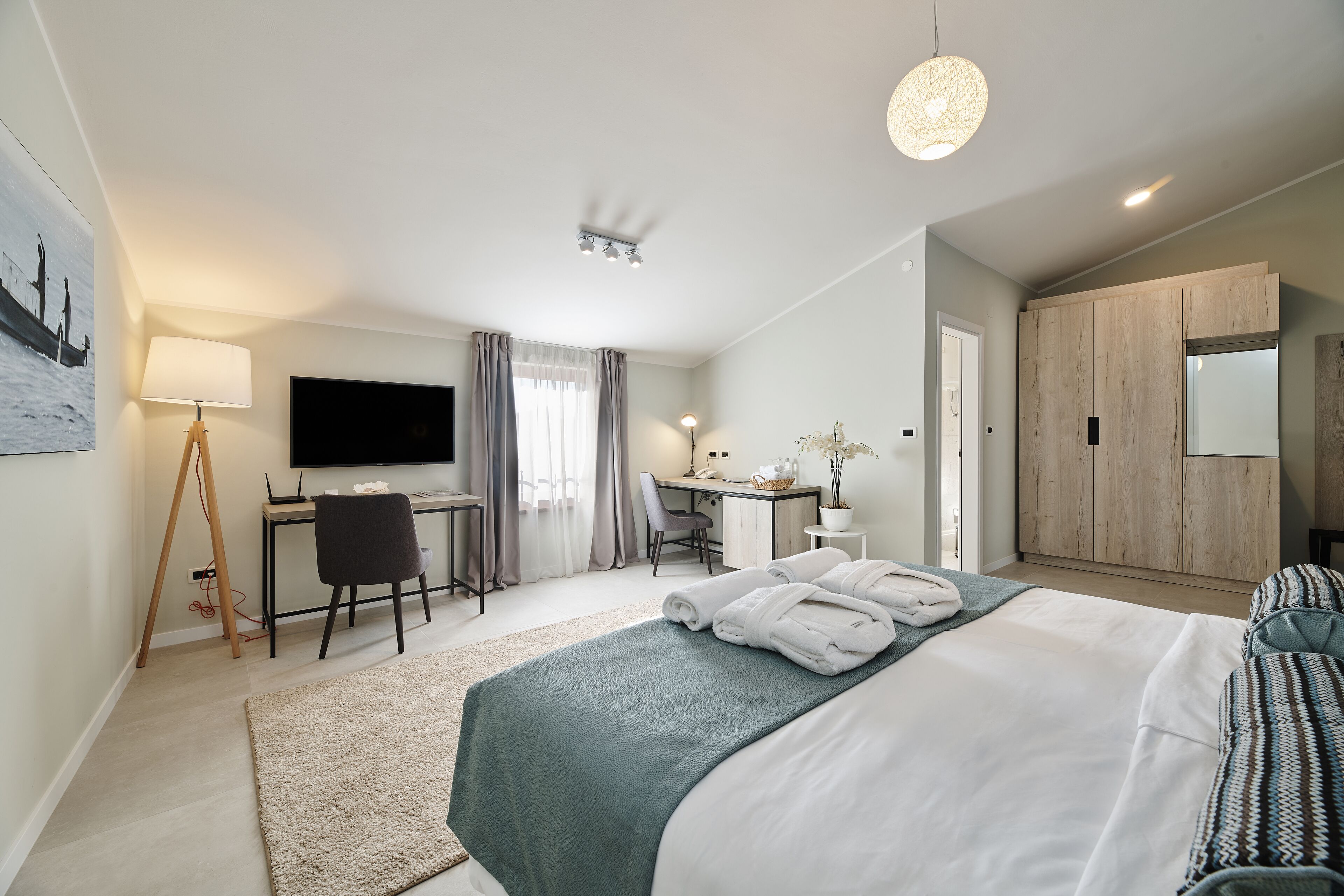 senior room, annex building | 1 bedroom, premium bedding, minibar, in-room safe
