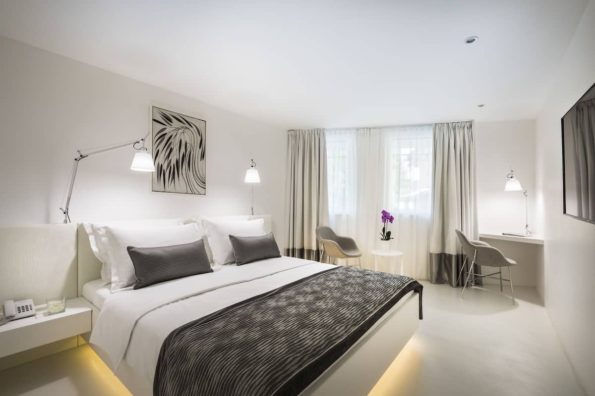 Premium bedding, minibar, in-room safe, desk