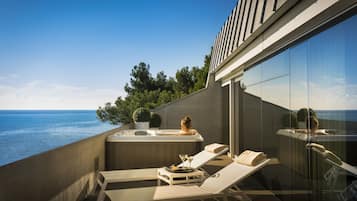 Luxury-Suite, Sauna, Meerblick | Terrasse/Patio