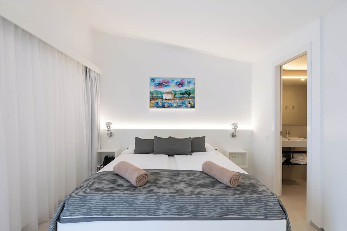 Junior Suite, Terrace, Sea View | Premium bedding, minibar, in-room safe, desk