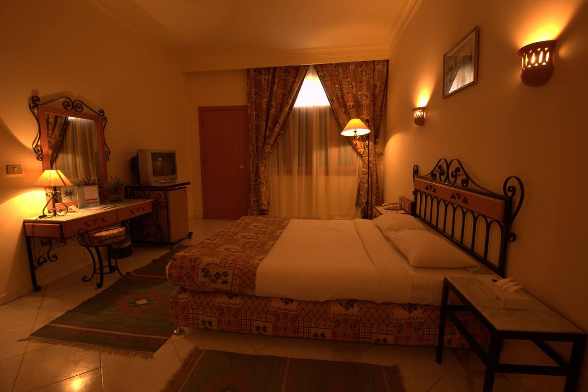 Minibar, in-room safe, cribs (free), rollaway beds (free)