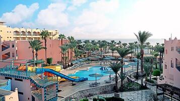 2 outdoor pools