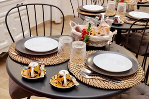 Tägliches inbegriffenes einheimisches Frühstück