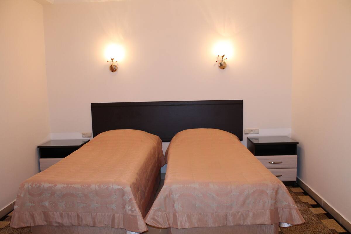 In-room safe, desk, bed sheets