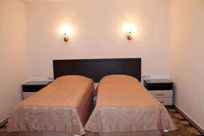 In-room safe, desk, bed sheets