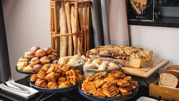 Tägliches Frühstücksbuffet gegen Gebühr
