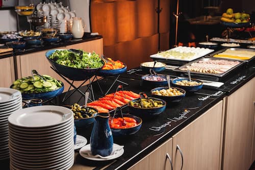 Petit déjeuner buffet servi tous les jours en supplément
