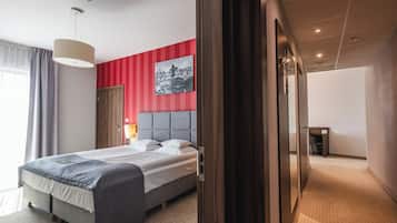 Familienzimmer, 2 Schlafzimmer | Allergikerbettwaren, Zimmersafe, Schreibtisch, schallisolierte Zimmer