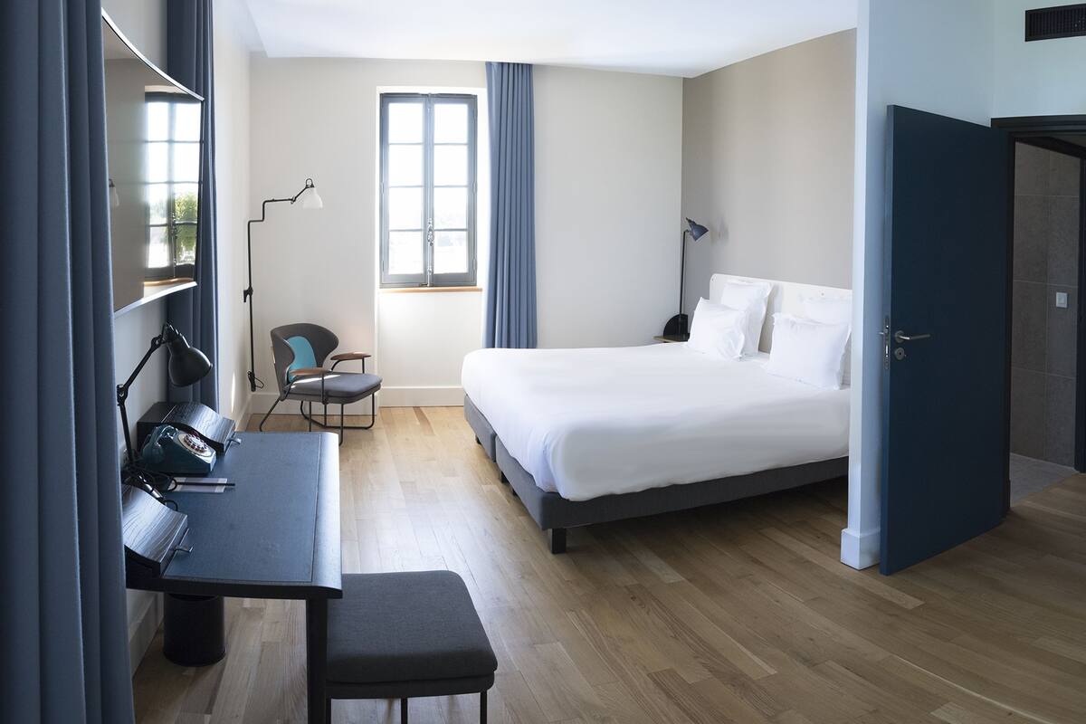 minibar, in-room safe, desk, blackout curtains
