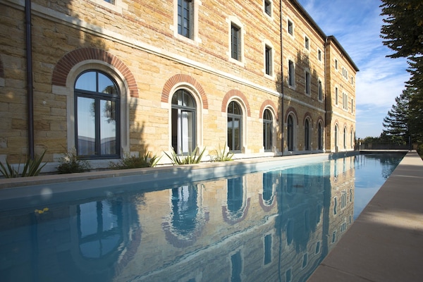 Hồ bơi ngoài trời