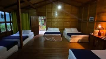 Family Cabin, 9 Guests | In-room safe, bed sheets