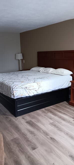 1 bedroom, desk, free WiFi, bed sheets