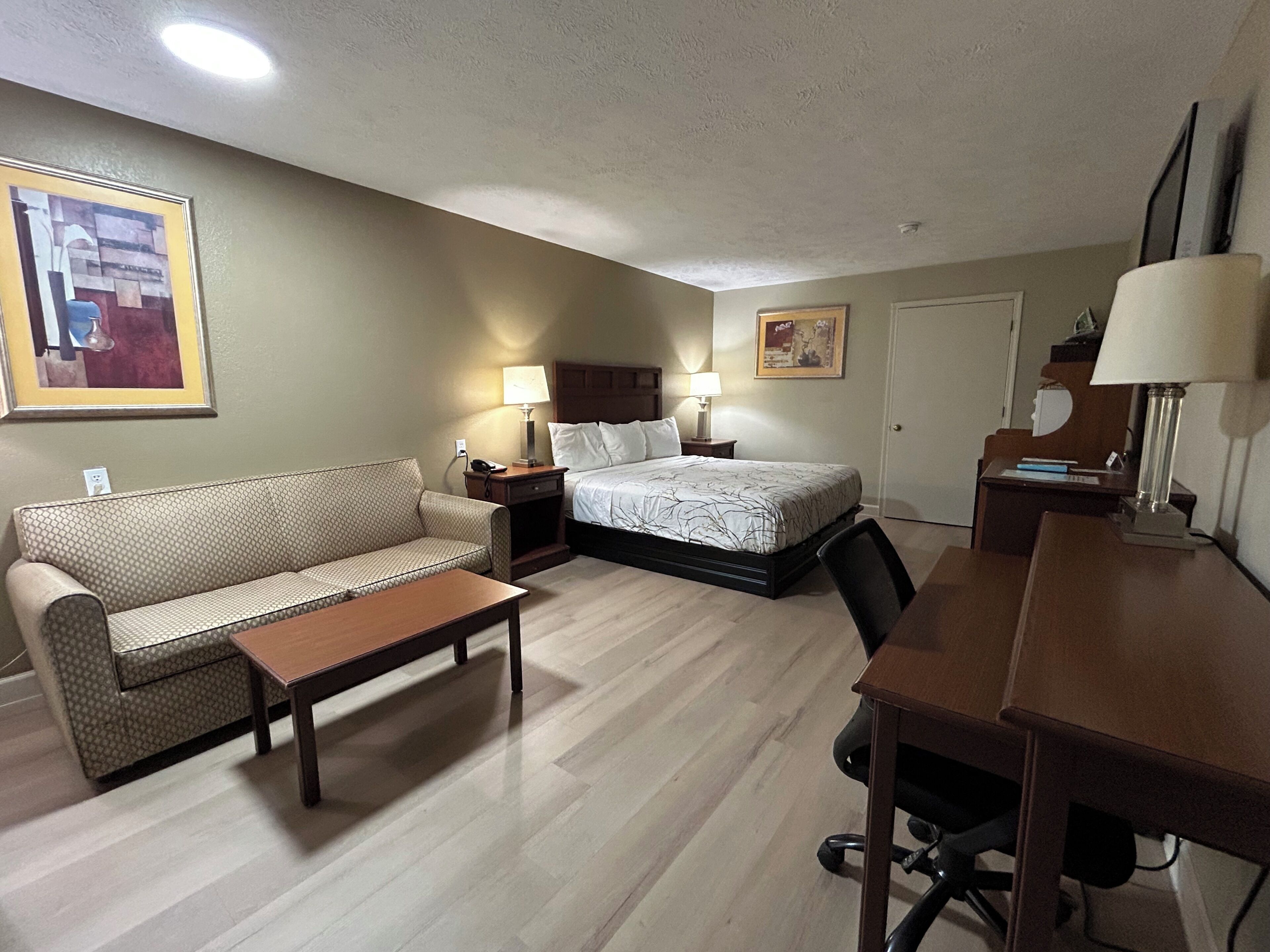 Habitación individual estándar, 1 cama King size | 1 habitación, escritorio, wifi gratis y ropa de cama 