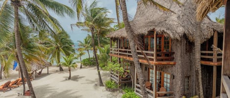 Beachfront Mini Suite | Terrace/patio