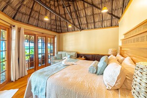 Honeymoon Cabana | Cofres nos quartos, ferros/tábuas de passar roupa, Wi-Fi de cortesia