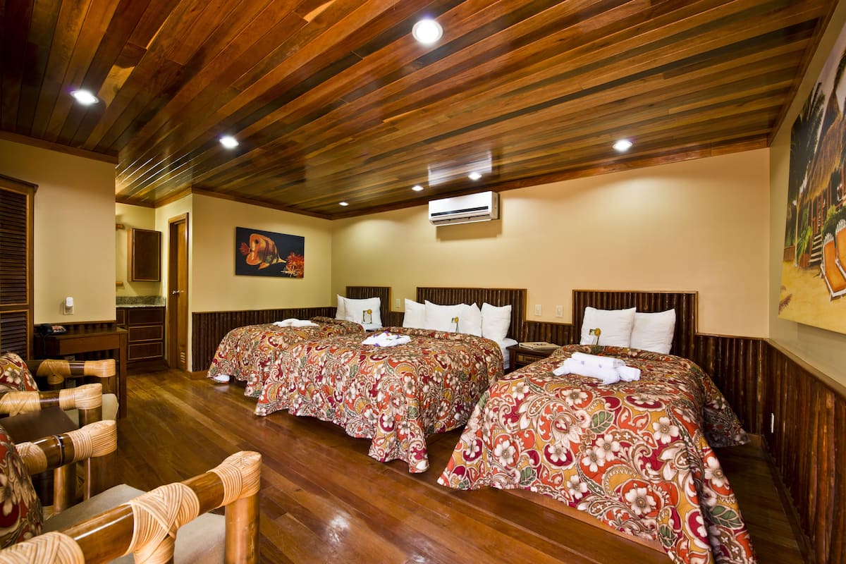 Jungle Deluxe Family | In-room safe, iron/ironing board, free WiFi, bed sheets